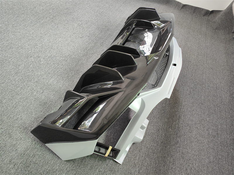 ชุดแต่งกันชนหลังคาร์บอนไฟเบอร์ - Model Kit Lamborghini บทวิจารณ์และราคา