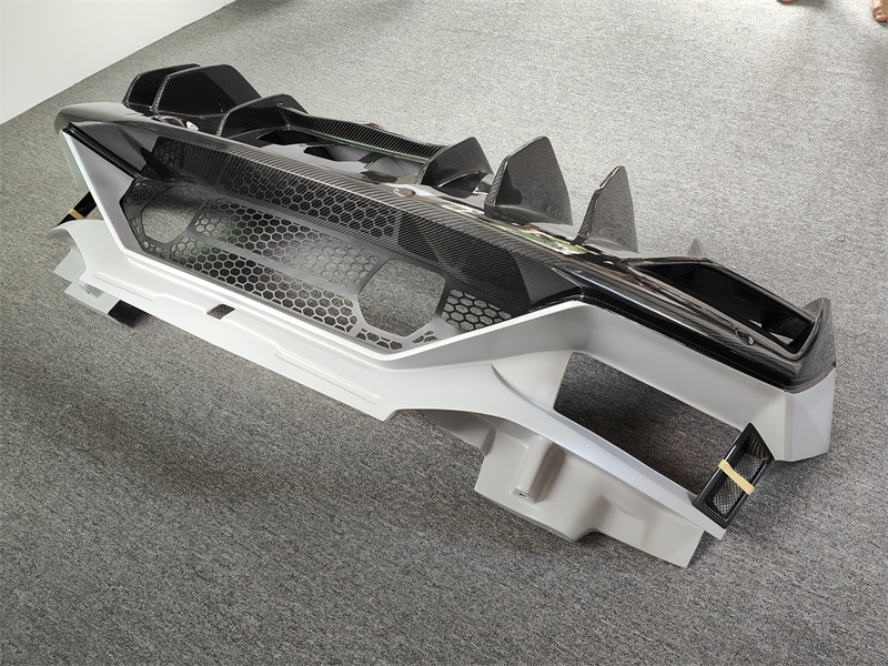 ชุดแต่งกันชนหลังคาร์บอนไฟเบอร์ - Model Kit Lamborghini บทวิจารณ์และราคา